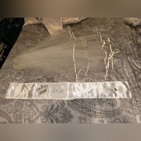 David’s Bridal Bachelorette Sash and High End veil Headband - Picture 6 of 7